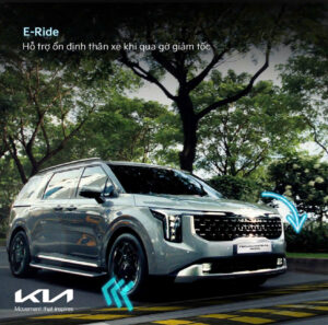 CÔNG NGHỆ E-HANDLING GIÚP TĂNG ĐỘ PHẢN HỒI VÔ LĂNG VÀ ỔN ĐỊNH THÂN XE KHI CHUYỂN HƯỚNG HOẶC RA VÀO CUA Kia New Carnival Hybrid được trang bị công nghệ E-Handling - 1 trong 3 tính năng vượt trội của hệ thống công nghệ E-VMC kiểm soát chuyển động giúp ổn định thân xe hoàn toàn mới được ứng dụng riêng cho các dòng xe Hybrid của Kia, giúp người lái kiểm soát tối đa khả năng vận hành trong suốt quá trình di chuyển thông qua động cơ Hybrid. E-Handling là tính năng công nghệ tăng cường độ phản hồi vô lăng và ổn định thân xe New Carnival Hybrid khi chuyển hướng hoặc ra vào cua nhờ khả năng điều chỉnh mô-men xoắn thông qua động cơ điện, giúp tăng độ bám đường và cải thiện đáng kể hiệu suất xử lý đánh lái chuyển hướng tại các góc cua cũng như việc ổn định thân xe sau khi thoát cua. Tính năng công nghệ E-Handling hiện đại trên Kia New Carnival Hybrid mang đến sự nâng tầm trải nghiệm giúp chủ sở hữu tự tin làm chủ tay lái và thoải mái tận hưởng những chuyến hành trình êm ái, đầm chắc trên mọi cung đường. Đến showroom Kia Bình Dương để trải nghiệm ngay Kia New Carnival Hybrid và khám phá công nghệ E-VMC với 3 tính năng hiện đại ngay hôm nay!